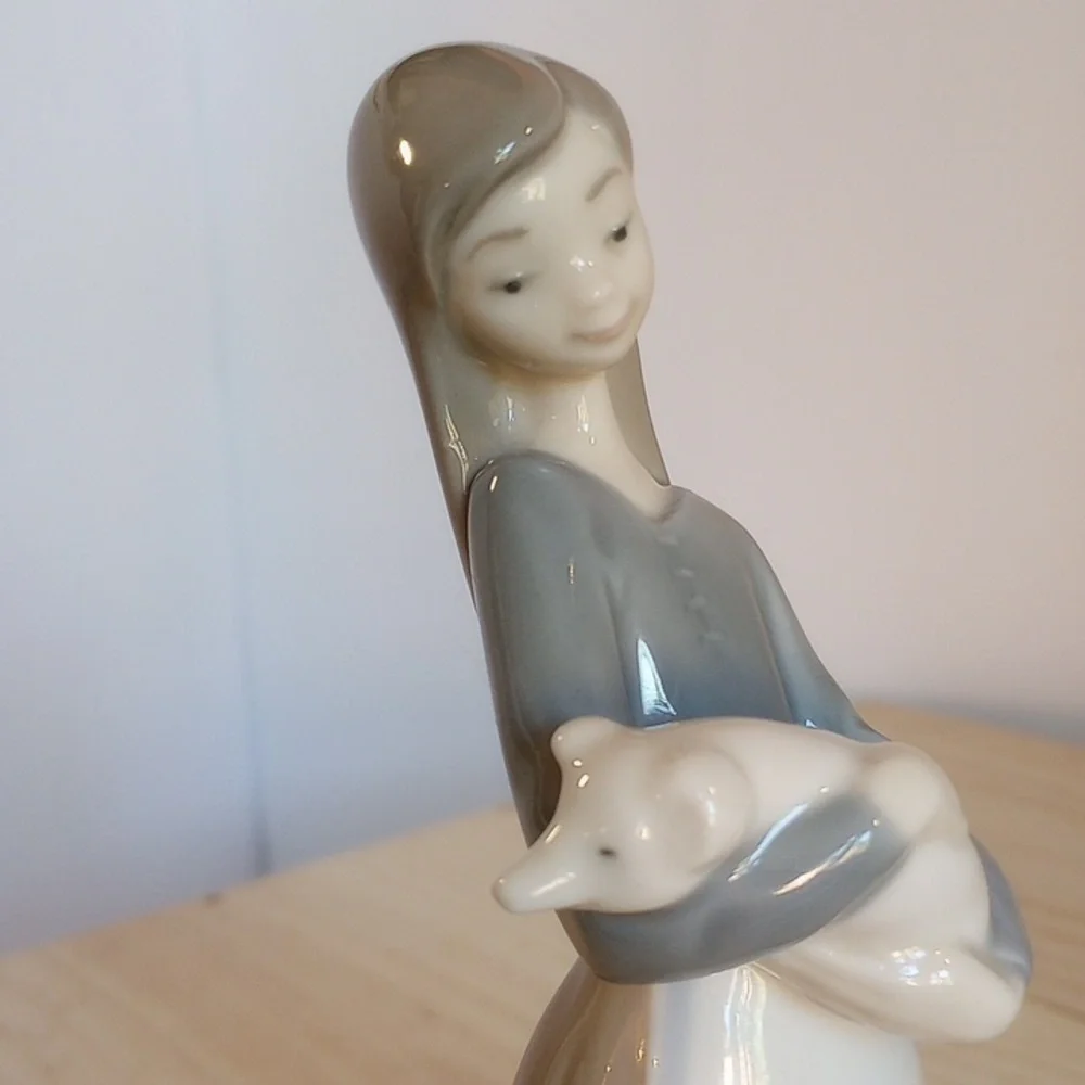 Lladro girl with pig 7 inches - Picture 2 of 5